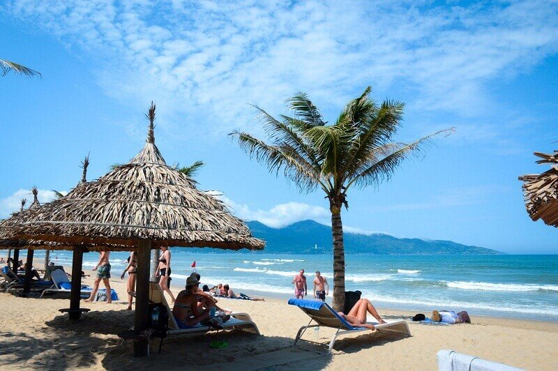 Bai Chay beach is a destination that cannot be missed when going on a Ha Long travel trip